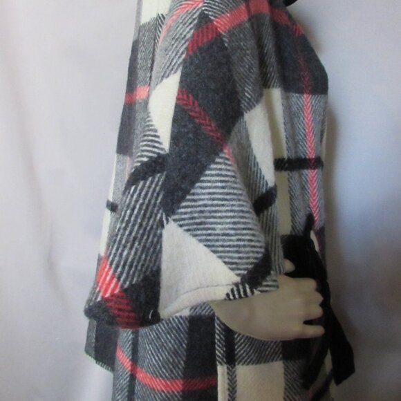 Poncho Style Cape Oversize Plaid Gray White Black Red - Picture 5 of 13